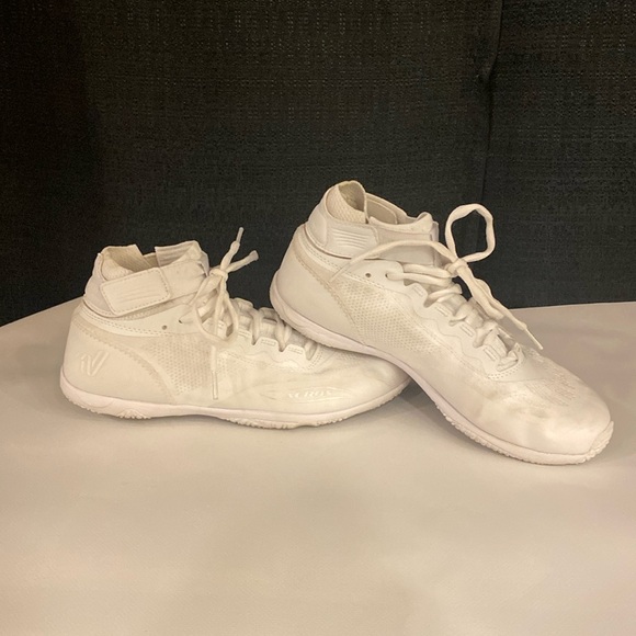Varsity Aeros Elite size 9 - Picture 1 of 5
